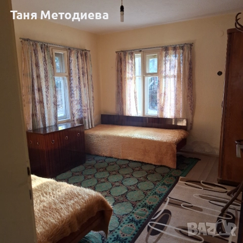 Масивна 2ет. къща 148м², двор 1126м², селскост. постройка 79м² кладенец - с. Слатина 25 км от Карлов, снимка 8 - Къщи - 52525050