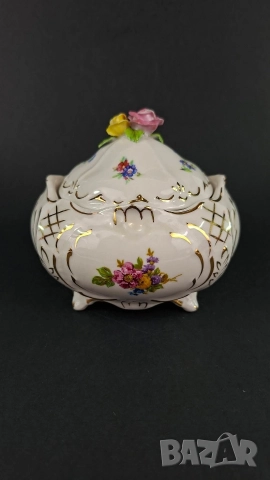 Бижутерка с флорална декорация и 3Д рози KPM