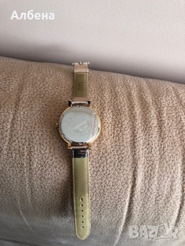 Дамски златист часовник Q&Q, снимка 3 - Дамски - 28258435