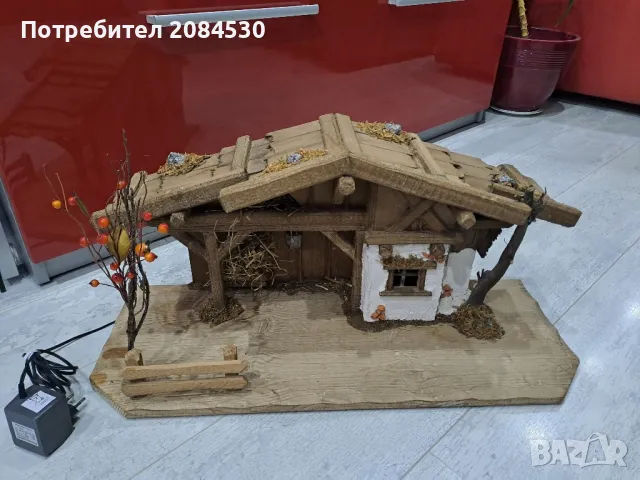 Дървена къща със сцена на Рождество Христово (светеща), снимка 11 - Антикварни и старинни предмети - 48694267