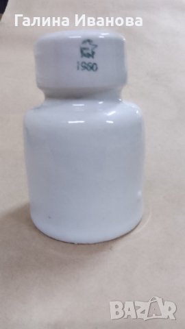 Малък порцеланов изолатор за ниско напрежение 