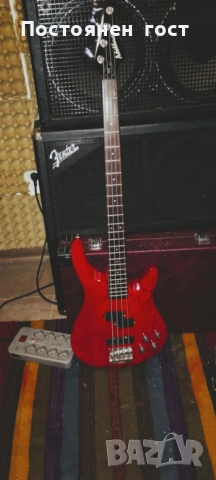 Продавам  4 струннна  бас китара  Washburn !