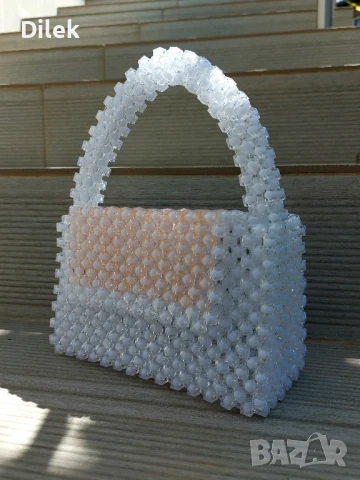  Ръчно изработена дамска чанта от мъниста – стил и елегантност в едно!
, снимка 7 - Чанти - 50793581