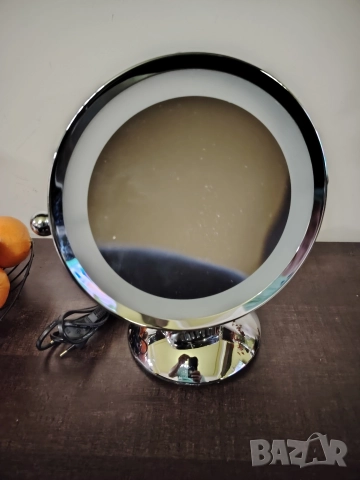 Козметично огледало увеличаващо със сензорно осветление