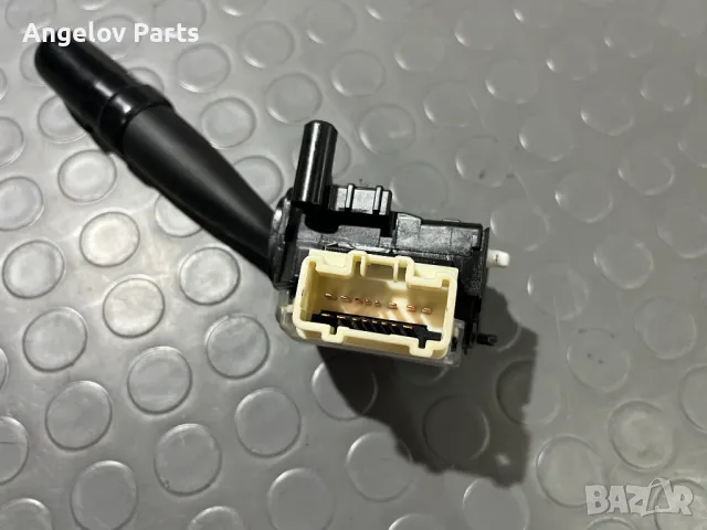 Лостчето на мигачите и фаровете за Toyota Avensis T25, снимка 3 - Части - 49642211