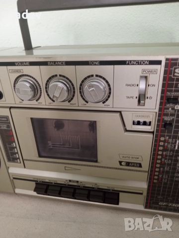 Еднокасетъчен касетофон Sharp GF 7300, снимка 4 - Радиокасетофони, транзистори - 51545277