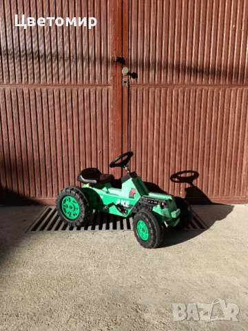 Детски трактор с педали