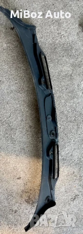 Кора чистачки под предно стъкло БМВ Е90 91 BMW