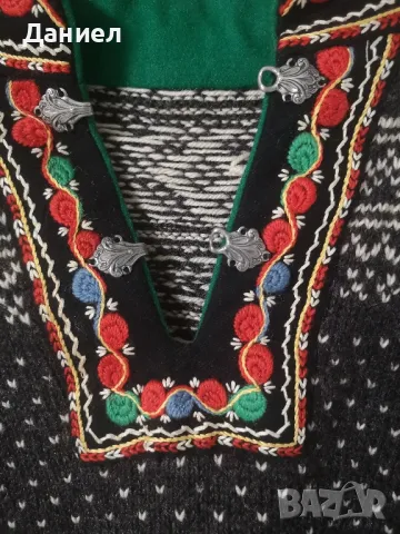 Традиционен Норвежки пуловер, снимка 3 - Антикварни и старинни предмети - 48487346