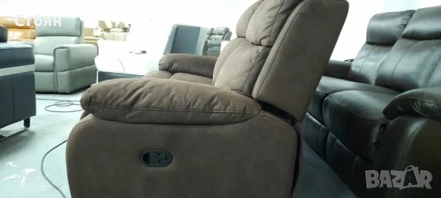 Кафяв диван от плат двойка с ръчен релаксиращ механизъм, снимка 9 - Дивани и мека мебел - 40627761