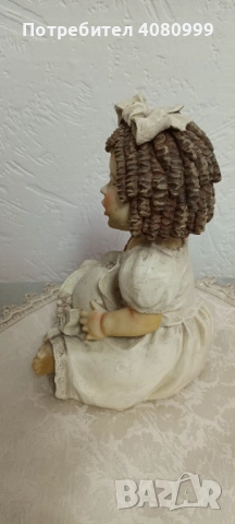 Фигурка "Къдраво момиченце с капела в скута", клей, мисля. , снимка 6 - Колекции - 51969110