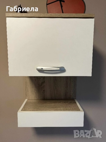 Продавам 2 бр. стенни шкафове