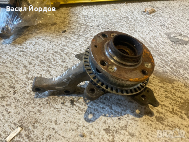 Ляв и Десен Шенкел Главина за Пасат Б4 / PASSAT B4 1.9 D, снимка 2 - Части - 44929241