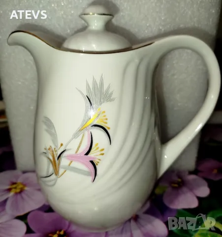 Порцеланов чайник, снимка 2 - Аксесоари за кухня - 48670943