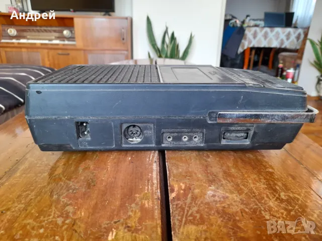 Стар касетофон Hitachi TRQ-247, снимка 4 - Антикварни и старинни предмети - 48500474