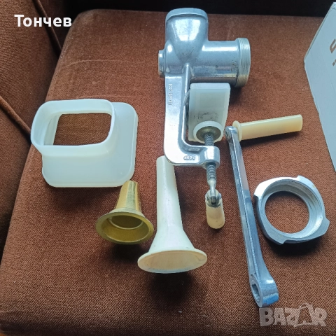 Ръчна месомелачка, снимка 4 - Аксесоари за кухня - 52705383
