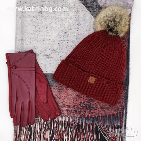 Топъл зимен комплект в боро-Шал, шапка с пух и ръкавици с копче Код на продукта:DAK-0014