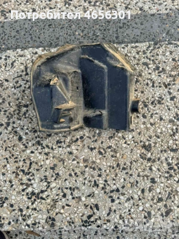 Предпазна пластмаса на ключалката на задна дясна врата на Ауди Audi A8 D4 H4 само за 10лв. 4h0839350