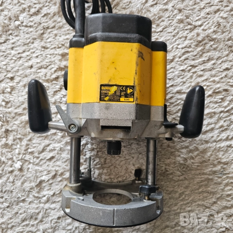С Проблем! Dewalt DW625E оберфреза , снимка 2 - Други инструменти - 52868810