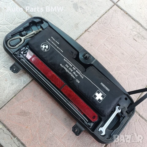 Кутия инструменти BMW Е60 Кутия аптечка БМВ Е60 Триъгълник