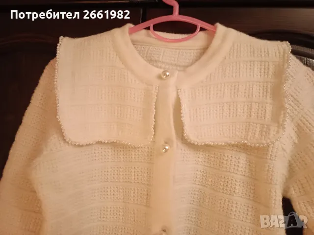 Прекрасна бяла топла жилетка/пуловер с красиви копчета, снимка 3 - Детски пуловери и жилетки - 50219494