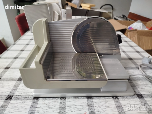 Немска слайс машина GRAEF - 130 W, снимка 2 - Кухненски роботи - 52562689