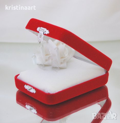 Кадифена кутия със стъклен капак за сребро или злато