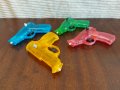 Стари Соц Пластмасови Панаирджийски Водни Пистолети, снимка 3