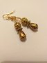 Кристални обеци от златни кристали и златен полускъпоценен камък Хематит в изящен обков , снимка 1 - Обеци - 28276314