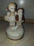 Страхотна красива статуетка момче и момиче - свиреща, снимка 1 - Антикварни и старинни предмети - 43490714