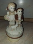 Страхотна красива статуетка момче и момиче - свиреща, снимка 1