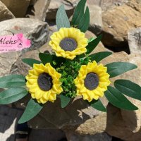 Ръчно изработен букет от слънчогледи - подарък за рожден и имен ден, снимка 1 - Градински цветя и растения - 43793690