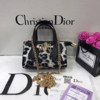 Дамска чанта Dior, снимка 1 - Чанти - 32392242