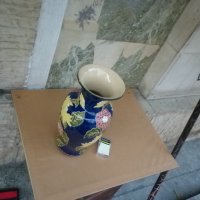 Стара релефна доста  голяма  ваза порцелан, снимка 8 - Антикварни и старинни предмети - 43135069