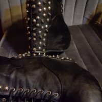 Екстравагантни готик кожени дамски боти на платформа с шипчета, снимка 10 - Дамски боти - 35066074