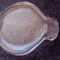 Масивно стъклено плато/чиния форма на калкан, снимка 3 - Чинии - 34988175