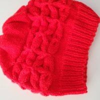 Червена шапка, снимка 1 - Шапки, шалове и ръкавици - 43525132