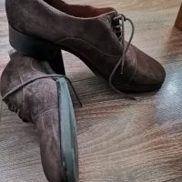 Италиански велурени обувки, снимка 1 - Дамски елегантни обувки - 44847246