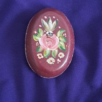 Руска дървена ръчно рисувана брошка , снимка 1 - Антикварни и старинни предмети - 43336207