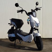 Електрически скутер YC-L в бял цвят, снимка 2 - Мотоциклети и мототехника - 43701379