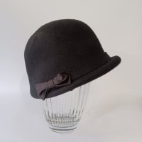 Елегантна дамска черна зимна шапка, ретро стил, 100% вълна, федора, снимка 1 - Шапки - 39551365