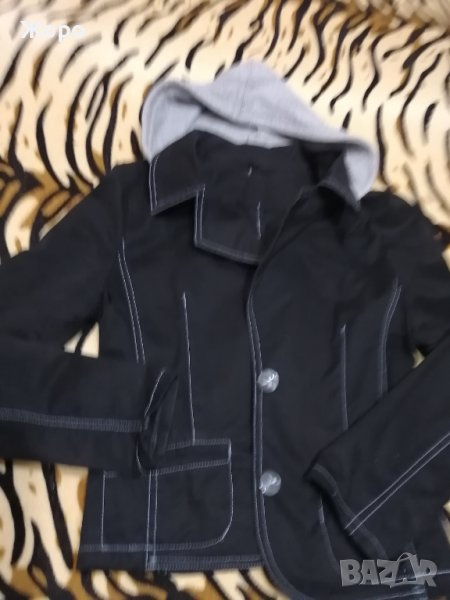 Дамско спортно сако с качулка., снимка 1