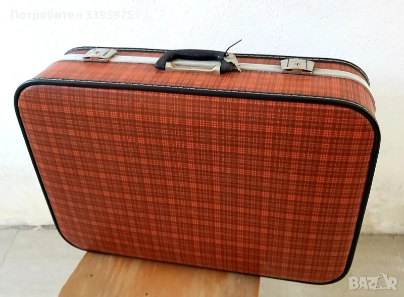 Ретро куфар с ключове 1975 г, снимка 1