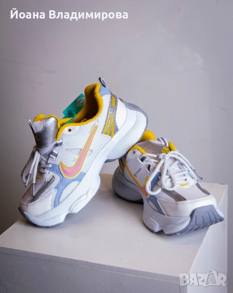 Дамски маратонки Nike, снимка 1