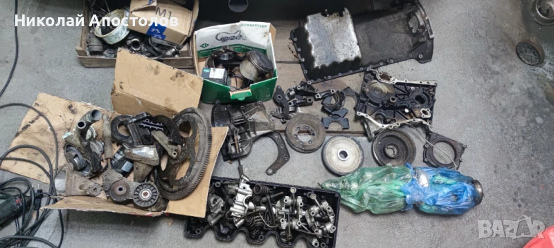 Части двигател Мерцедес 230, снимка 1