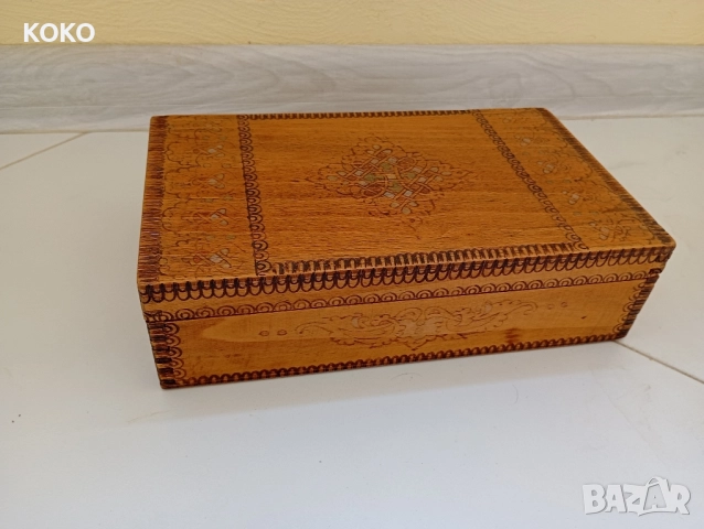 Стара Дървена Кутия за Бижута 