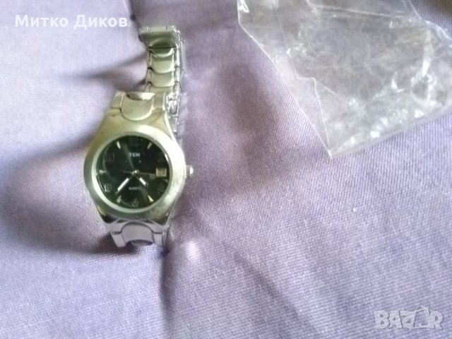 ТСМ немски кварцов часовник с датник точен метална каишка