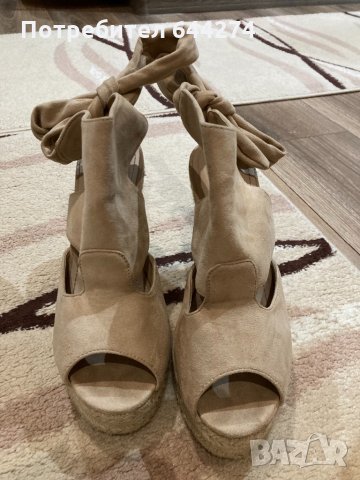 Велурени Дамски обувки на платформа в телесен цвят, снимка 2 - Дамски ежедневни обувки - 32658431