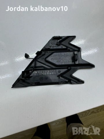 Капачка на предната маска на отвора за куката за теглене на Toyota Corola само за 40Eur. 53128-02400, снимка 2 - Части - 53308064