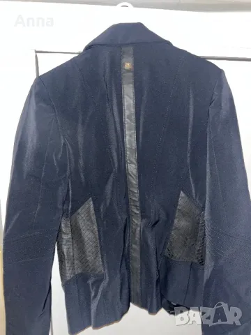 Елегантно дамско сако Elisabetta Franchi – Черна еко кожа, снимка 2 - Сака - 50406851